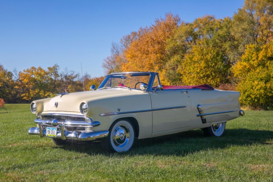 1953 Ford Crestline sold at auction for $12,250