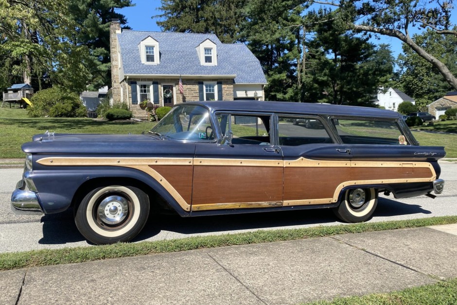 1959 Ford Country Squire sold at auction for $13,500