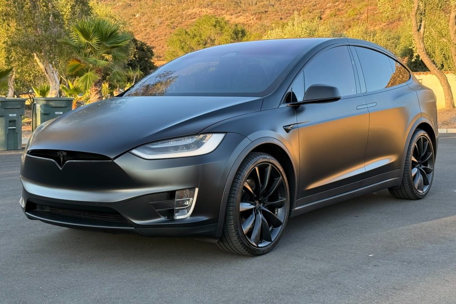2019 Tesla Model X sold at auction for $34,750