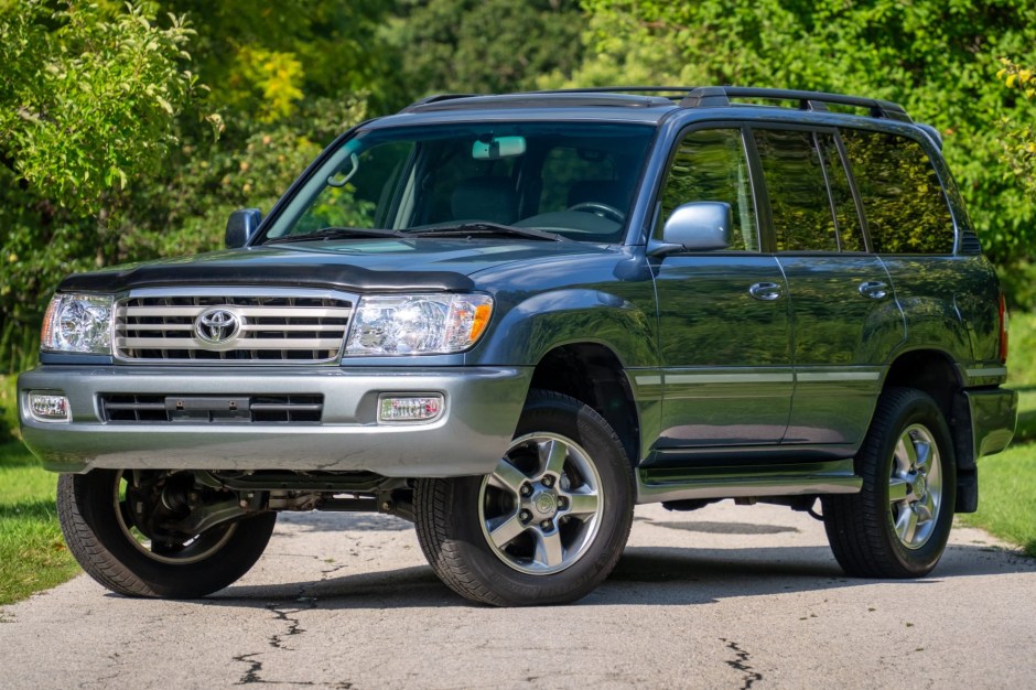 2006 Toyota Land Cruiser 100 Series sold at auction for $33,250