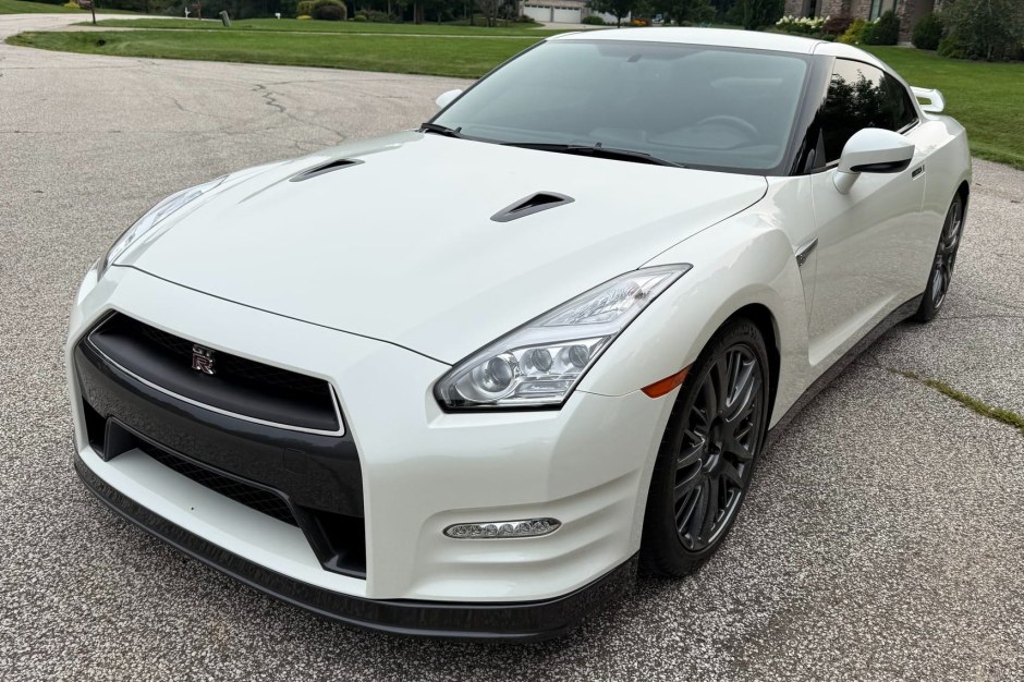 2016 Nissan GT-R sold at auction for $95,500