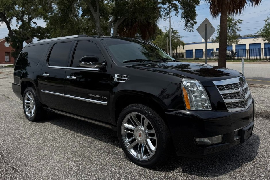 2011 Cadillac Escalade sold at auction for $10,000