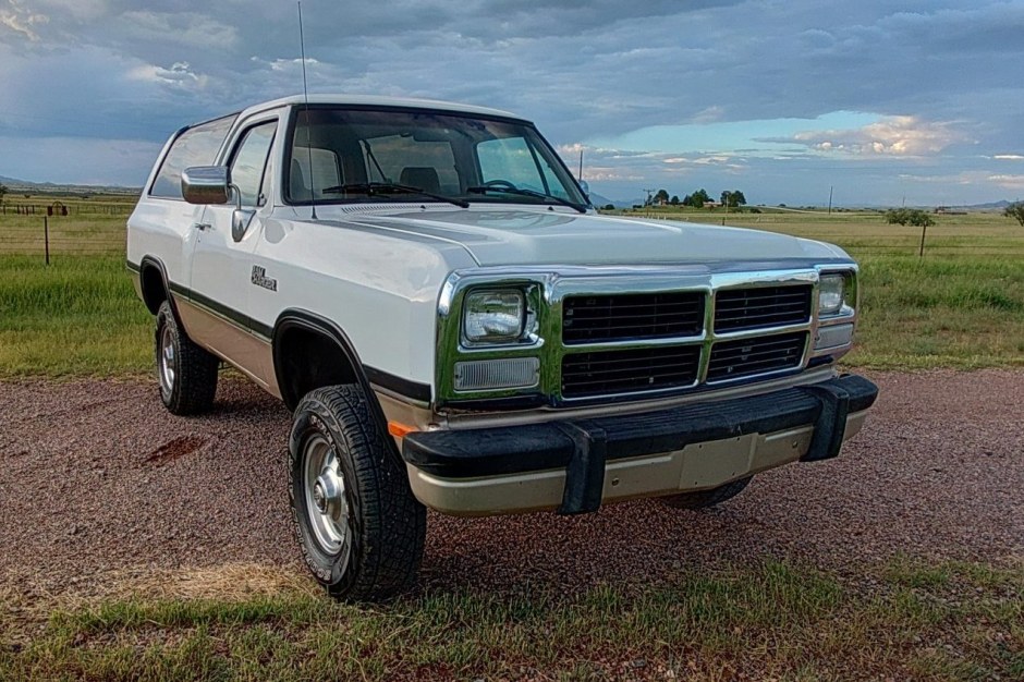 1993 Dodge Ramcharger sold at auction for $10,500