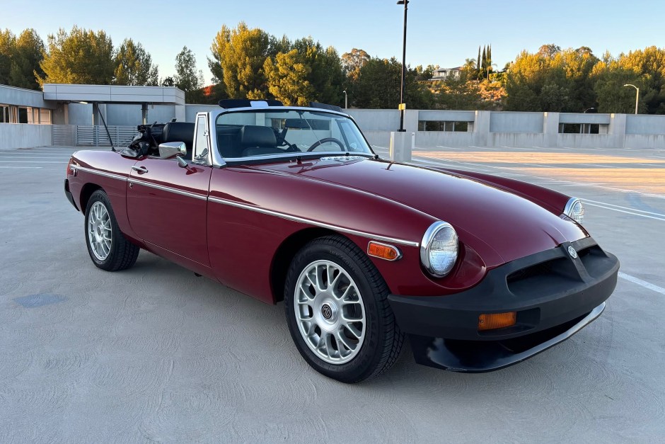 1977 MG MGB sold at auction for $14,750