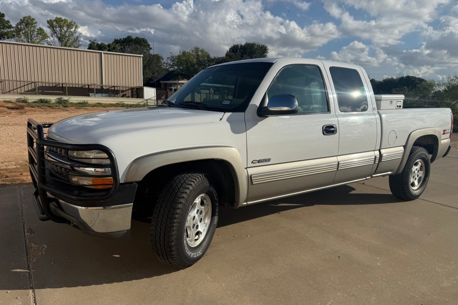 2000 Chevrolet Silverado sold at auction for $21,500