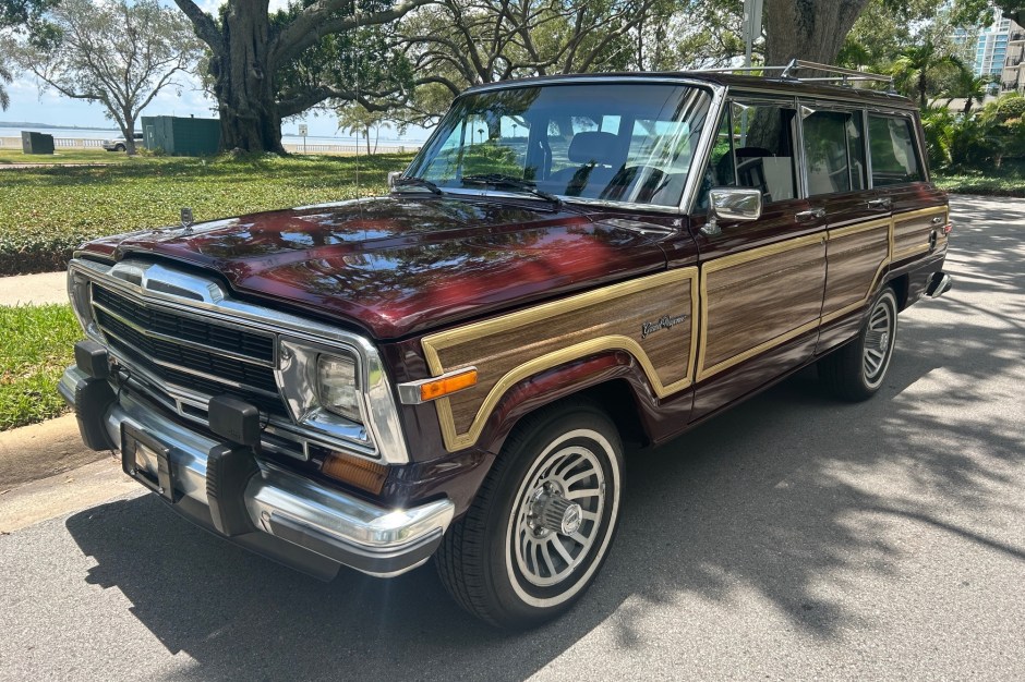 1988 Jeep Wagoneer/Grand Wagoneer (1963–1991) sold at auction for $35,250