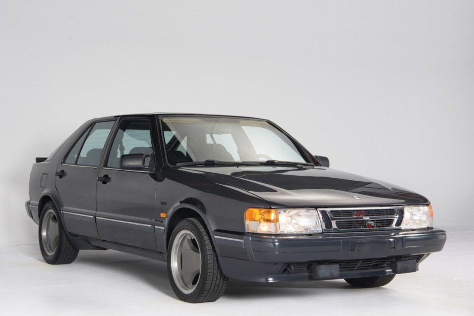 1986 Saab 9000 sold at auction for $7,625