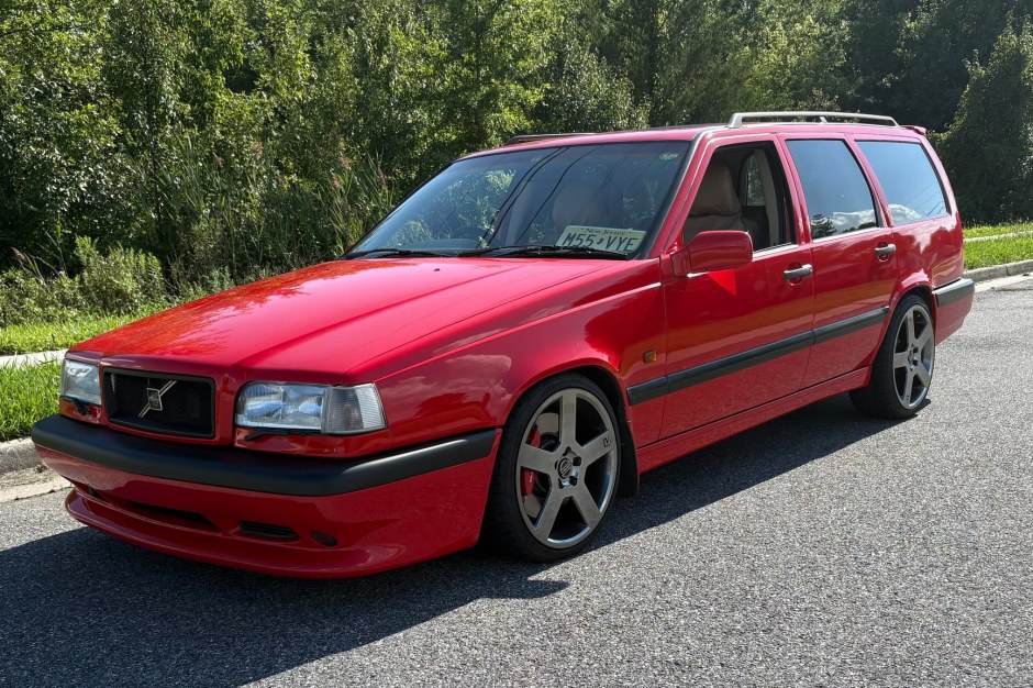1996 Volvo 850 sold at auction for $15,250