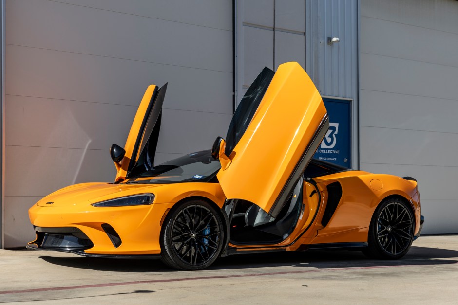 2021 McLaren GT sold at auction for $122,505