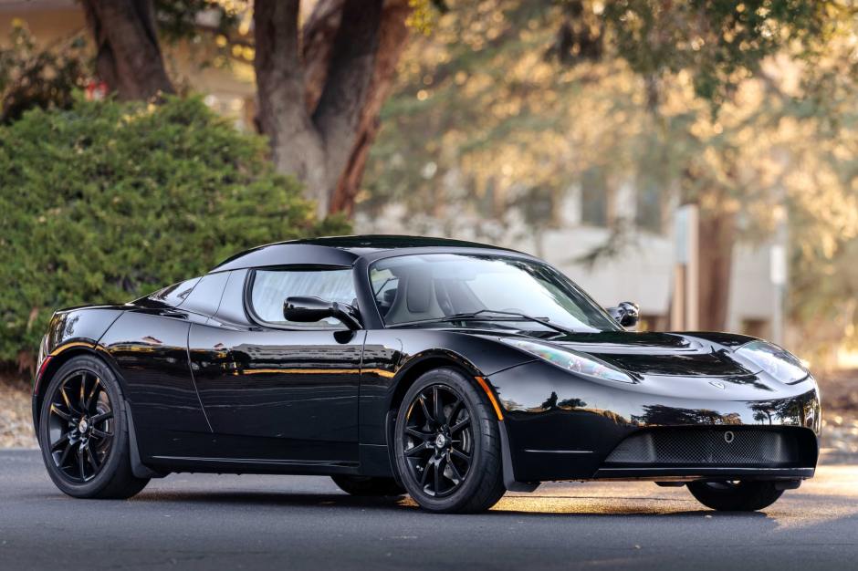 2008 Tesla Roadster sold at auction for $77,000