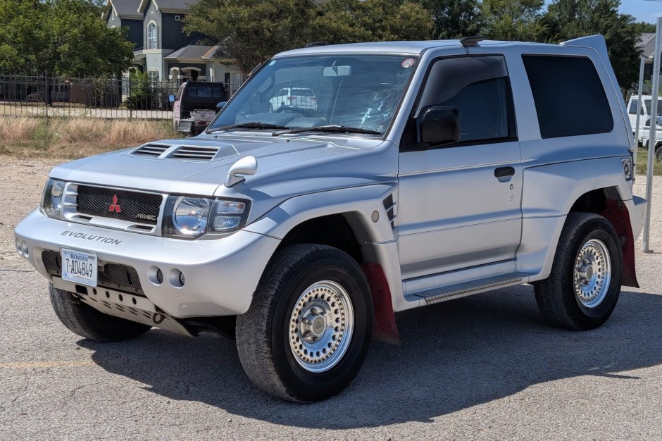 1998 Mitsubishi Pajero sold at auction for $34,000