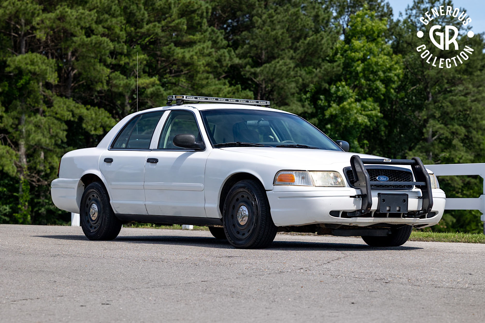 2004 Ford Crown Victoria sold at auction for $2,600