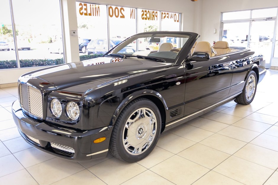 2007 Bentley Azure sold at auction for $75,500