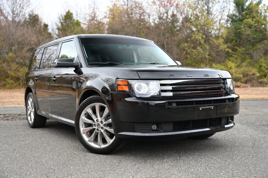 2011 Ford Flex sold at auction for $13,254
