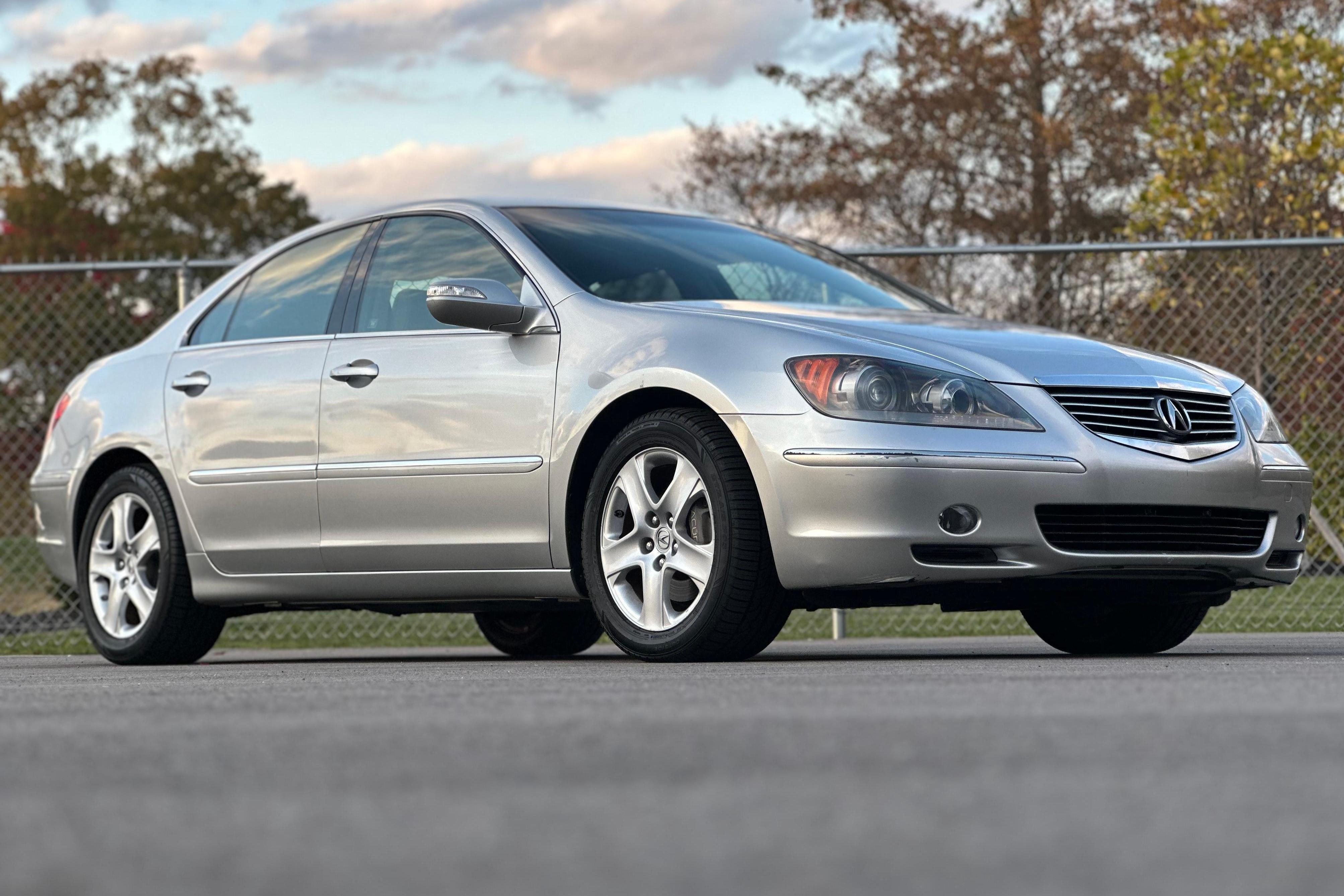 2005 Acura RL sold at auction for $12,800