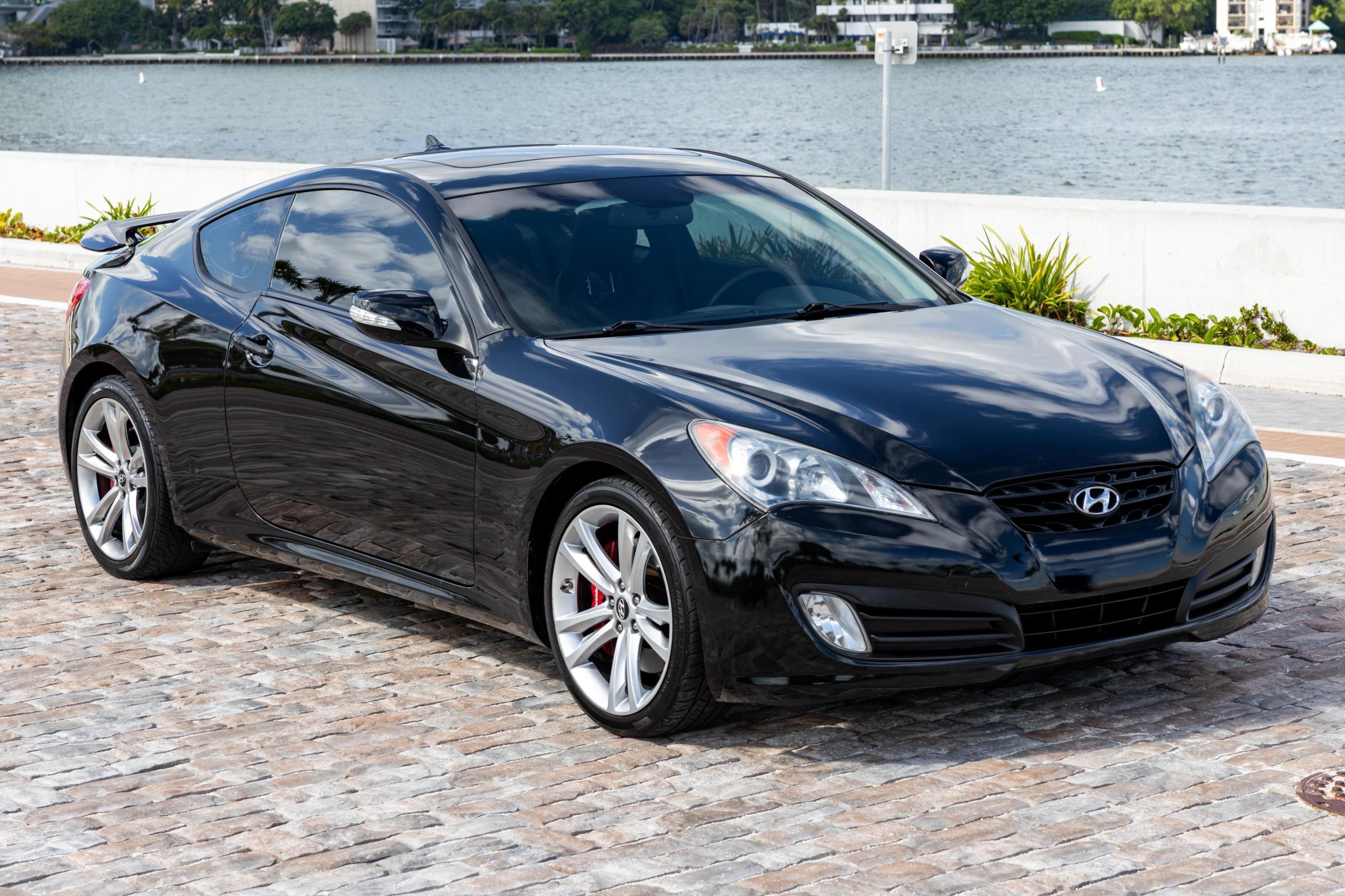 2011 Hyundai Genesis sold at auction for $7,977