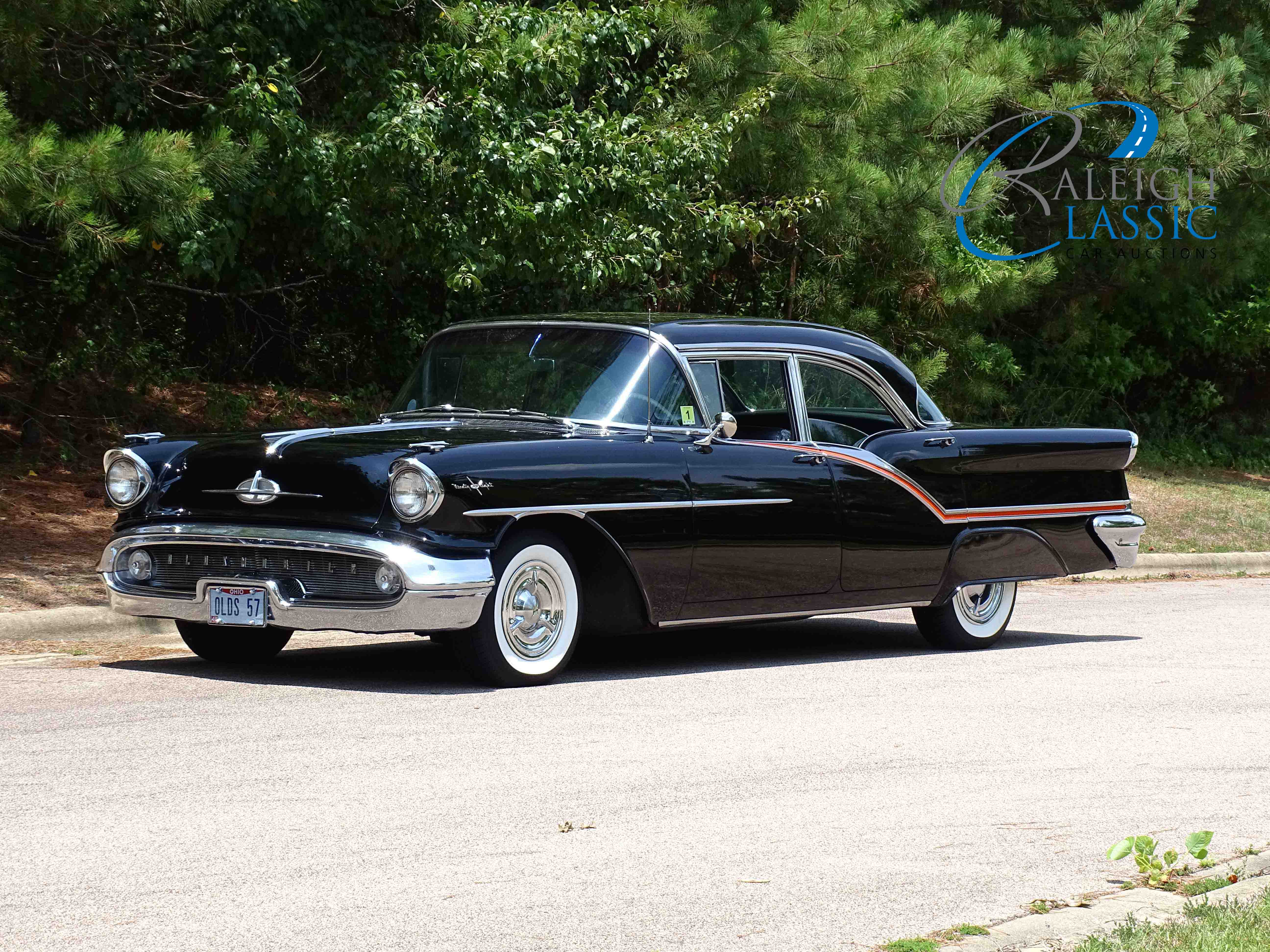 1957 Oldsmobile Starfire sold at auction for $27,000