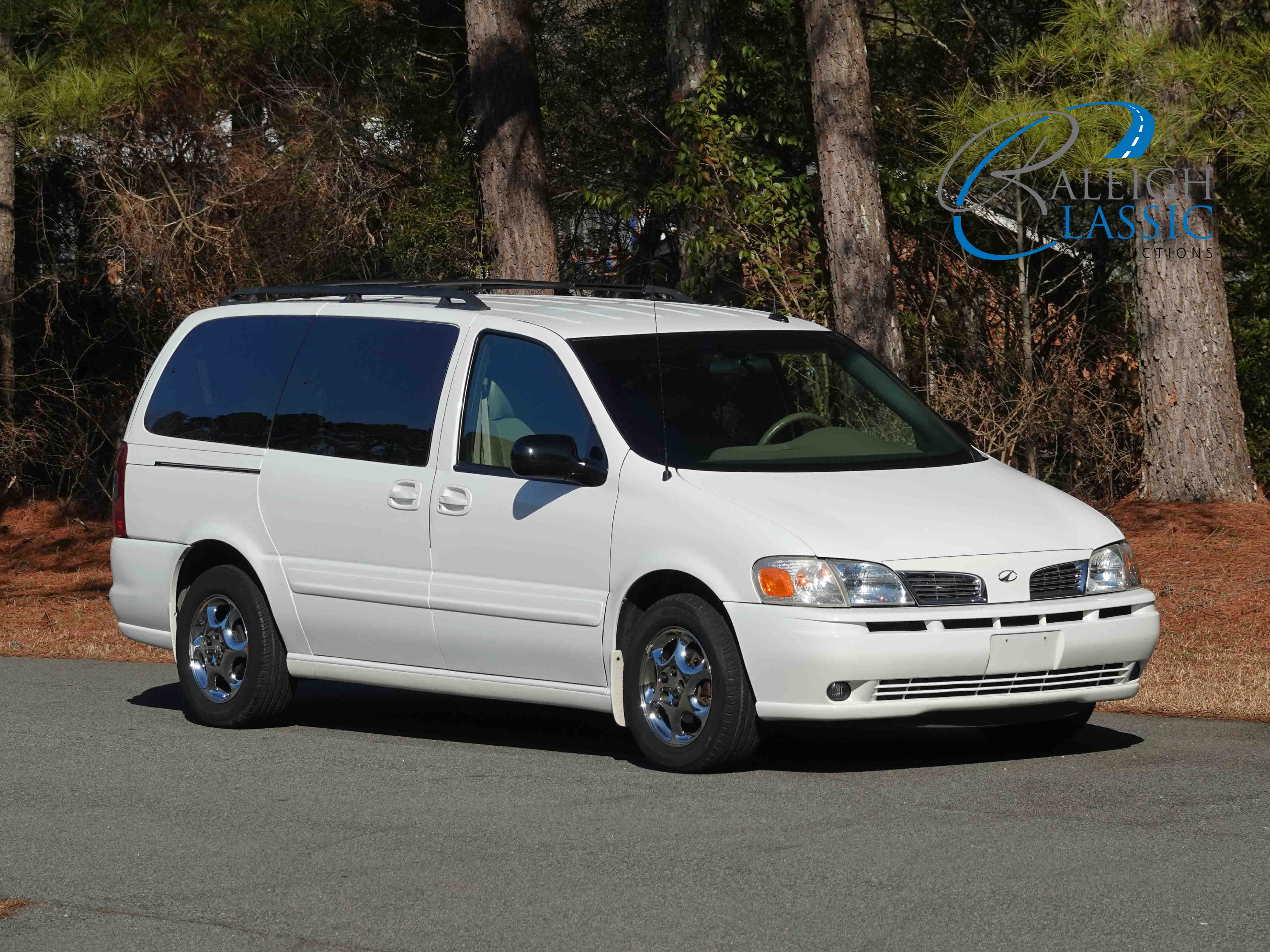 2003 Oldsmobile Silhouette sold at auction for $10,500