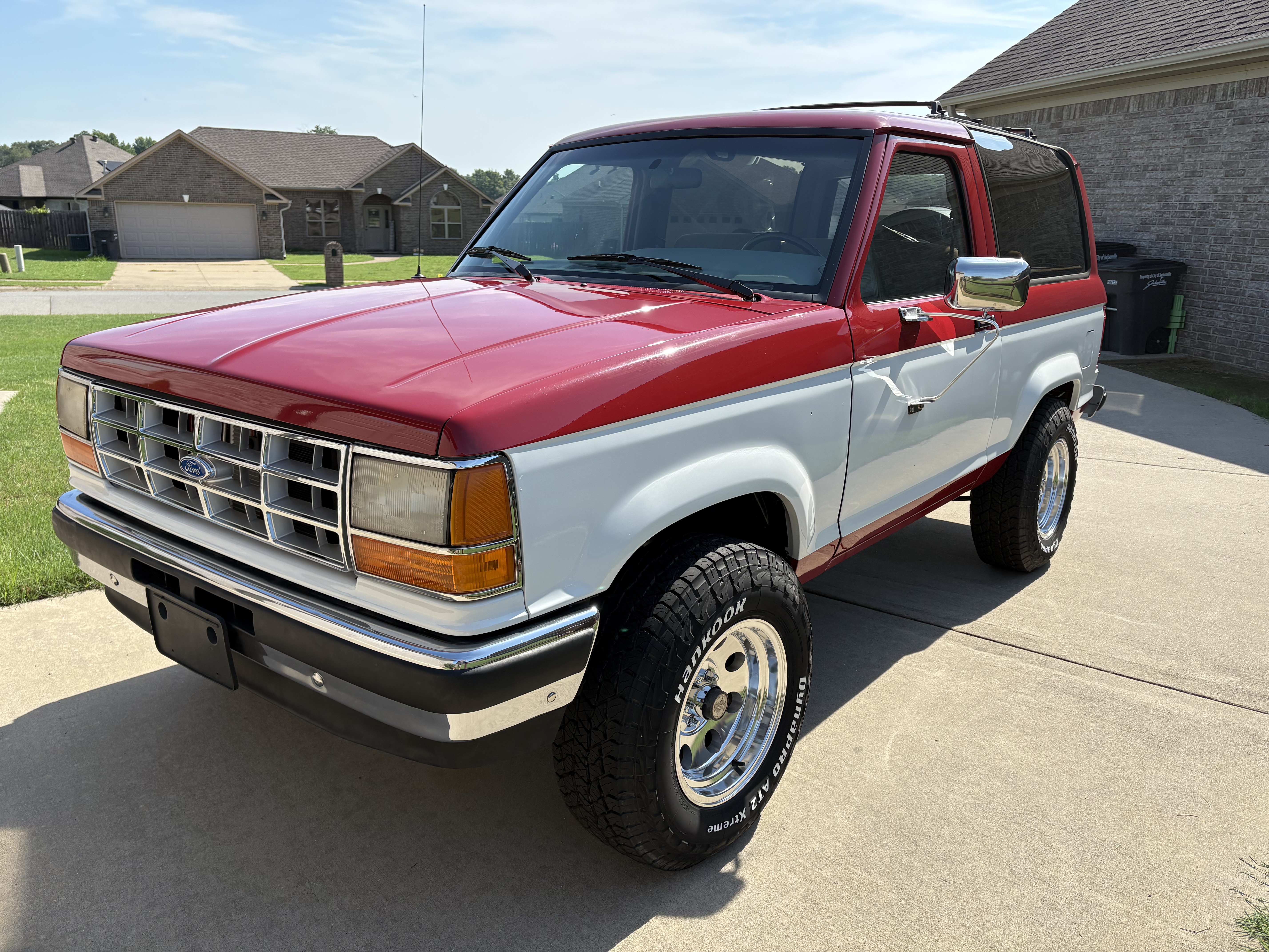 1990 Ford Bronco II sold at auction for $11,000