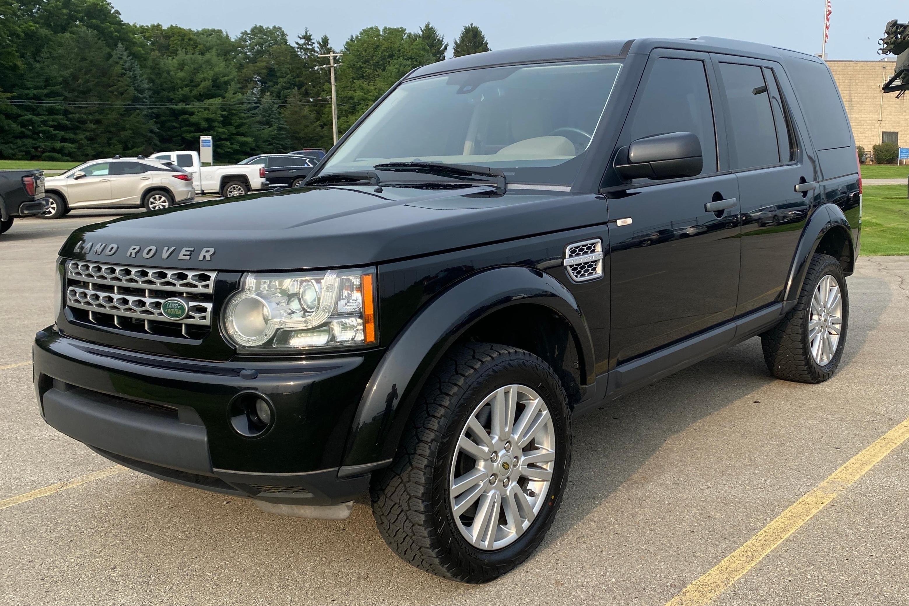 2011 Land Rover Discovery sold at auction for $9,000