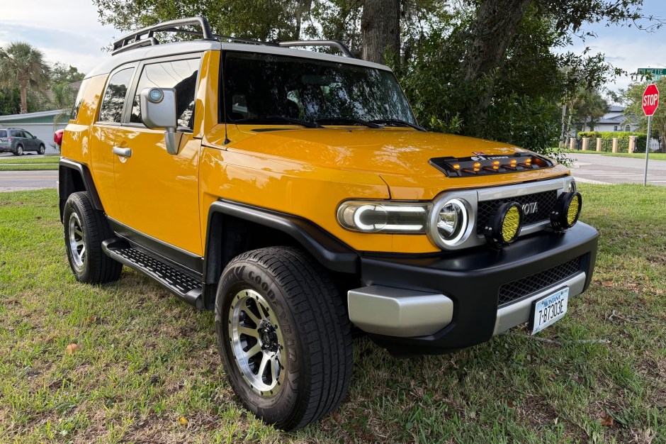 2007 Toyota FJ Cruiser sold at auction for $16,600