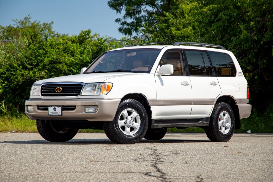 1999 Toyota Land Cruiser 100 Series sold at auction for $35,250