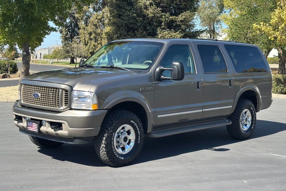 2003 Ford Excursion sold at auction for $30,000