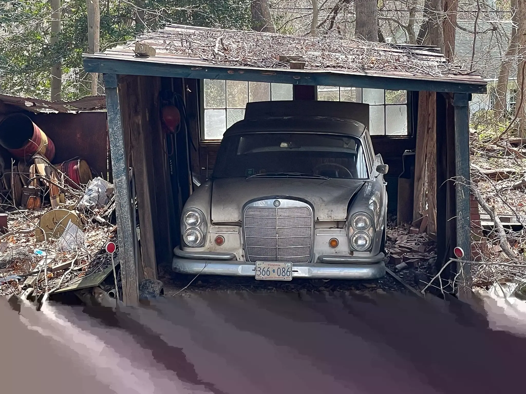 1965 Mercedes-Benz W111 sold at auction for $1,000