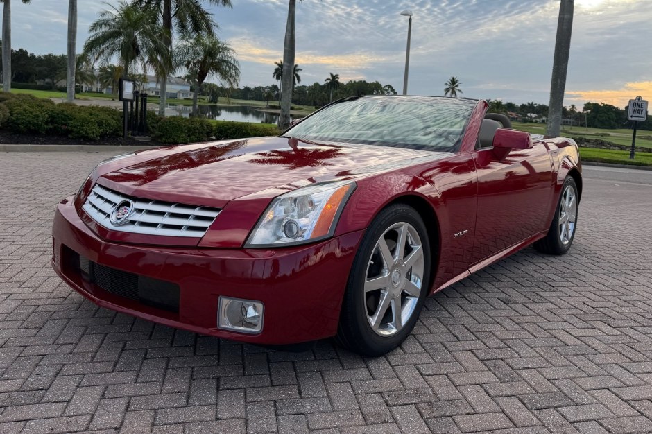2004 Cadillac XLR sold at auction for $36,260