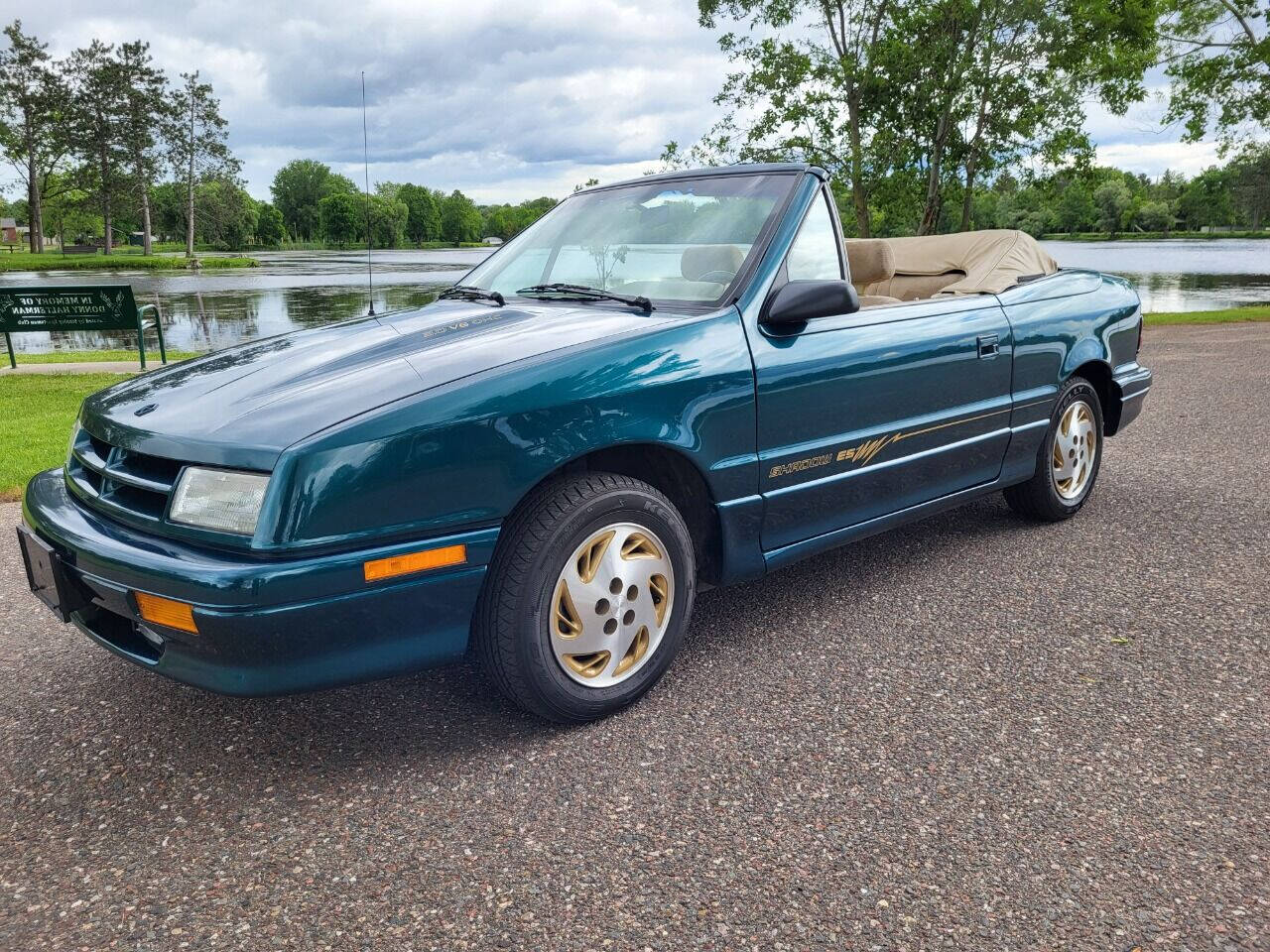 1993 Dodge Shadow sold at auction for $6,405