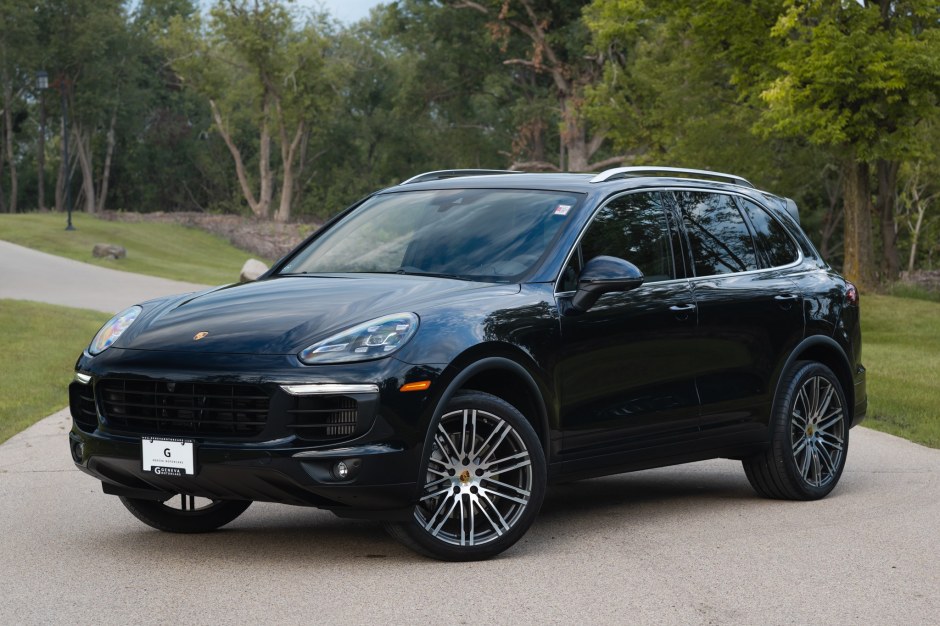 2016 Porsche Cayenne sold at auction for $48,250
