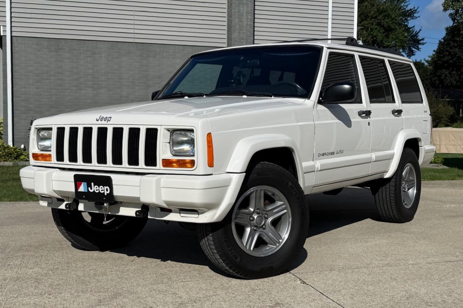 2001 Jeep Cherokee sold at auction for $11,300