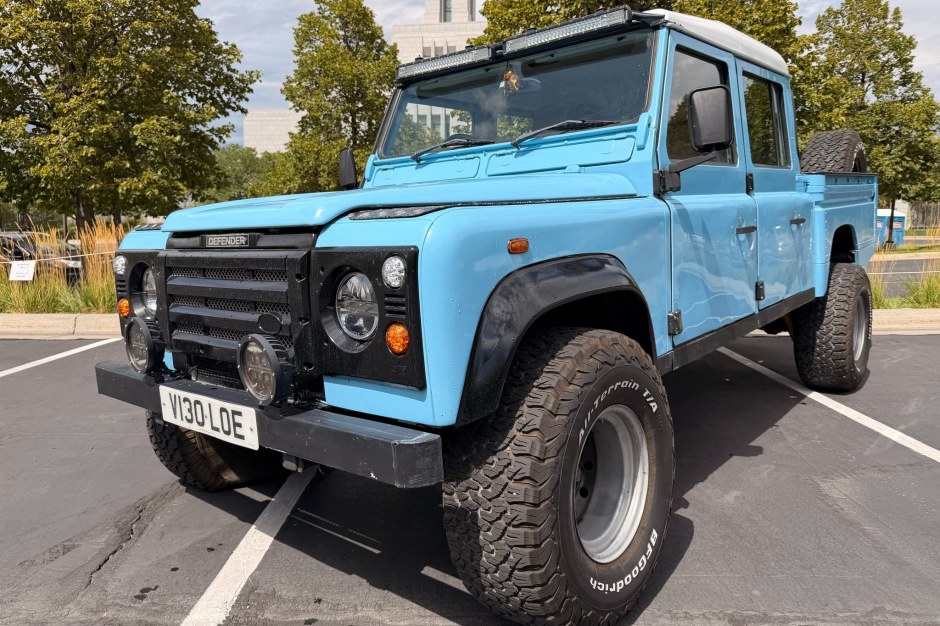 1999 Land Rover Defender sold at auction for $38,000