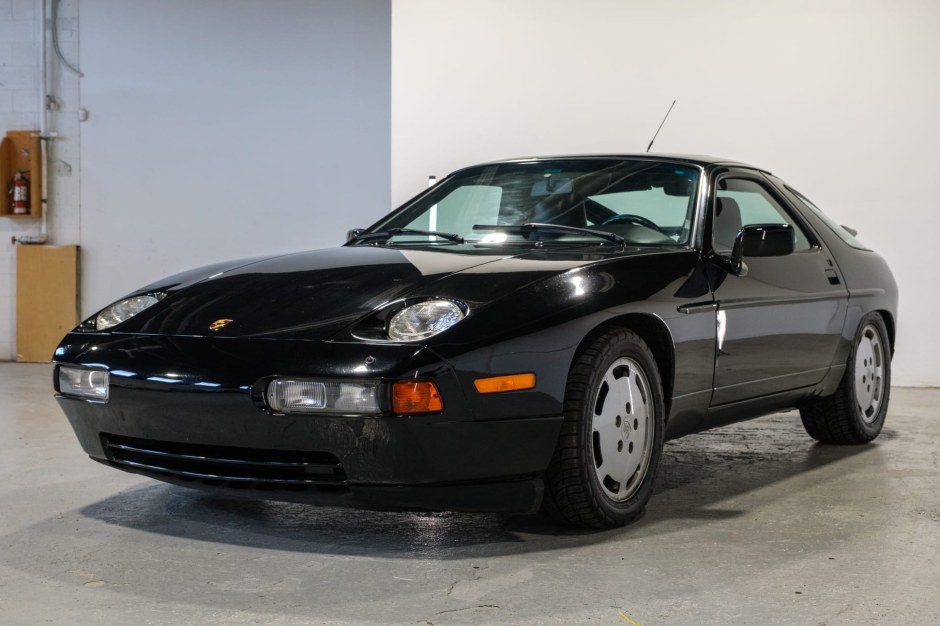 1990 Porsche 928 sold at auction for $16,928