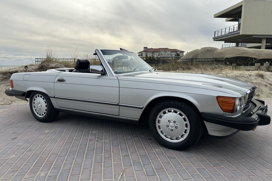 1989 Mercedes-Benz 560 sold at auction for $25,000