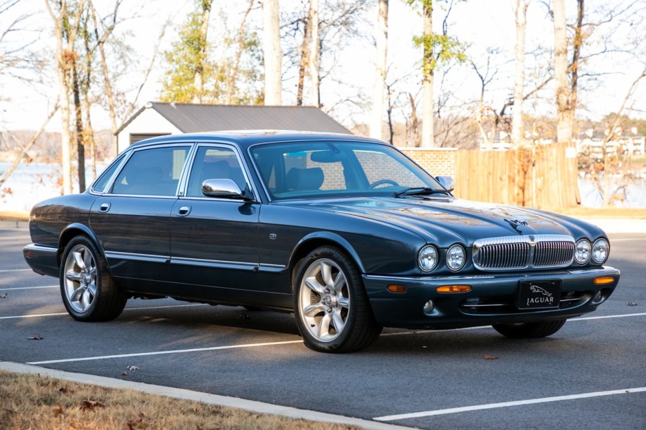 2000 Jaguar Vanden Plas sold at auction for $9,500