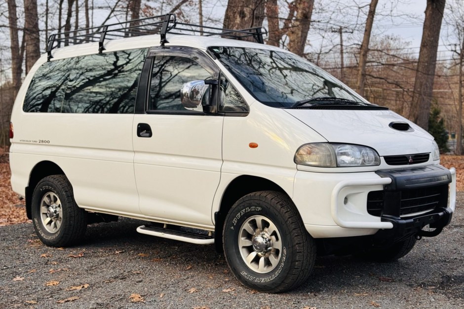1997 Mitsubishi Delica sold at auction for $9,500