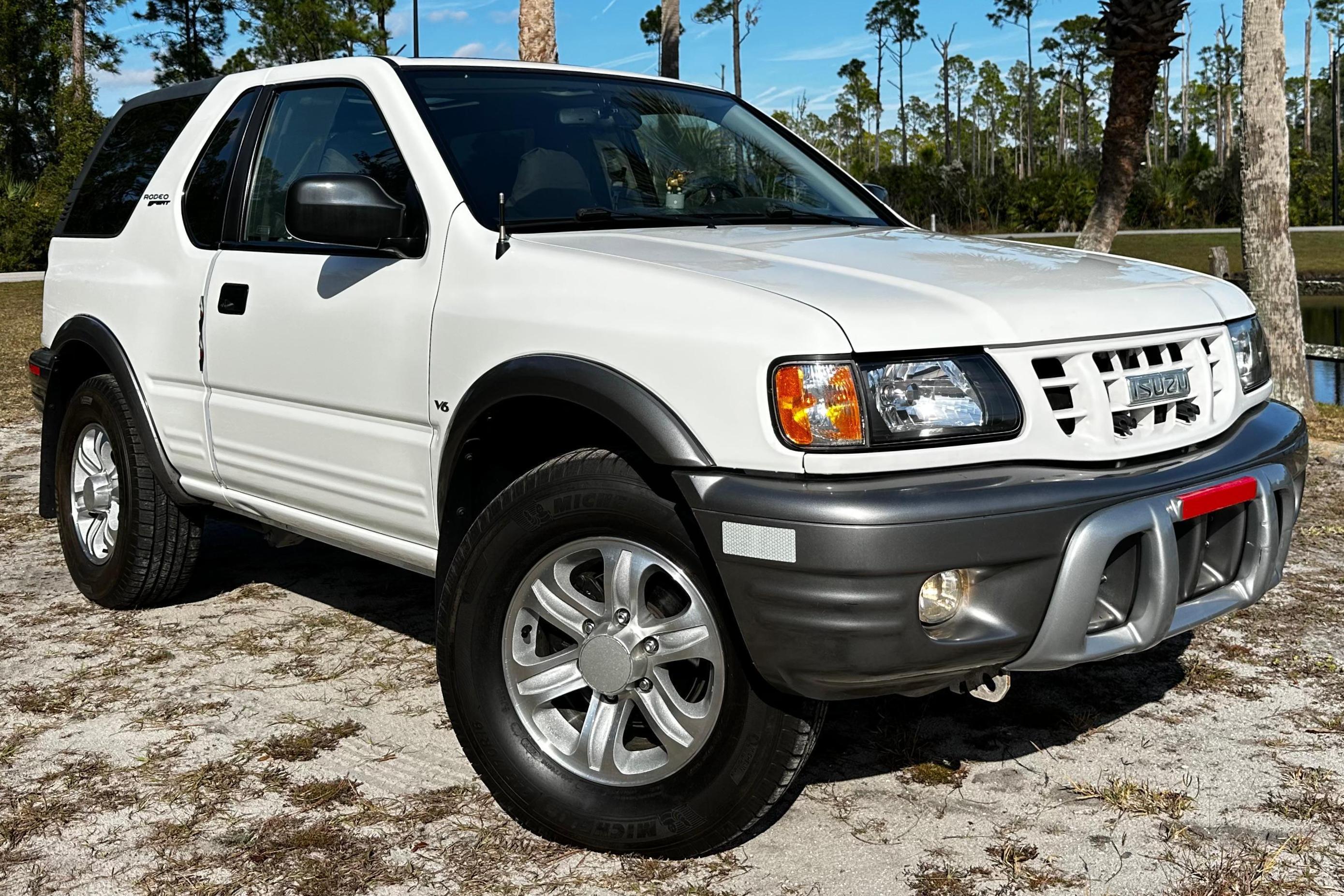 2001 Isuzu Rodeo sold at auction for $4,111