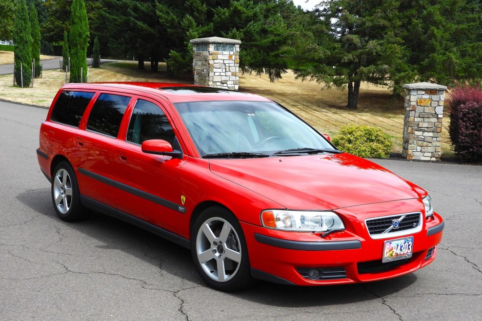 2004 Volvo V70 sold at auction for $35,250