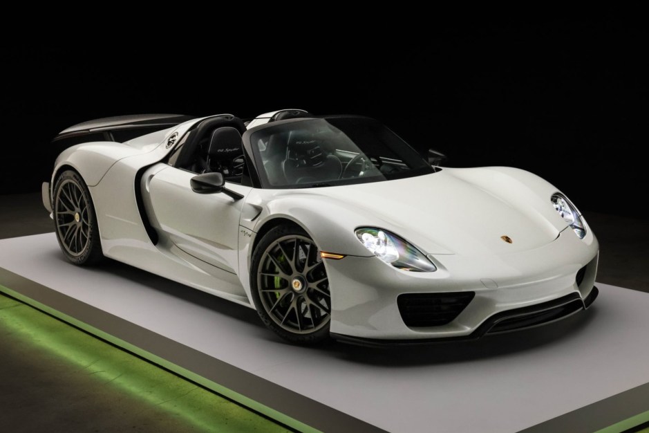 2015 Porsche 918 Spyder sold at auction for $3,112,000