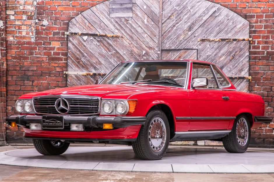 1989 Mercedes-Benz 560 sold at auction for $23,000