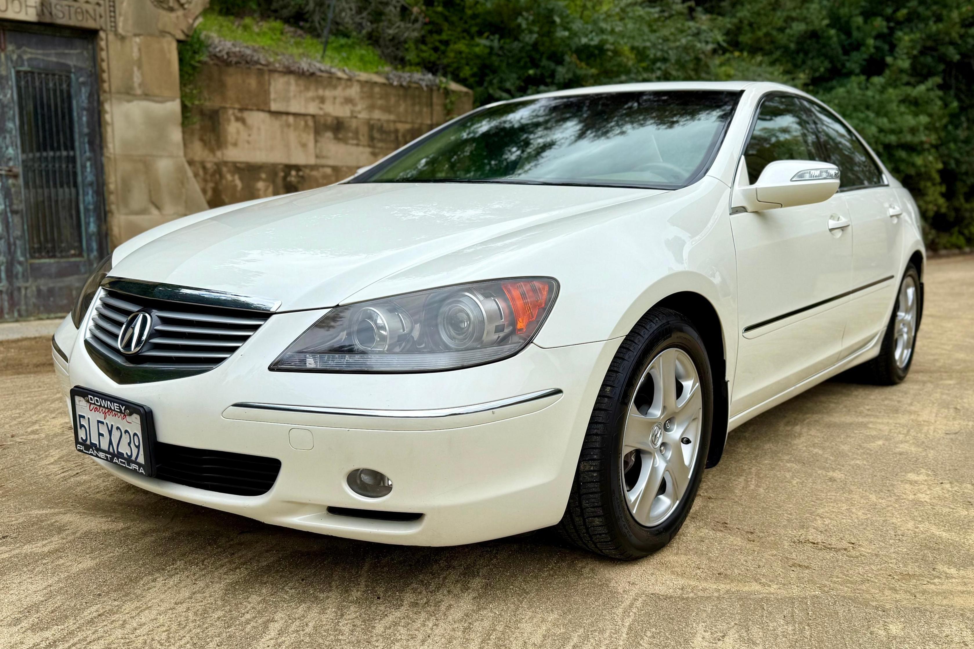 2005 Acura RL sold at auction for $7,511