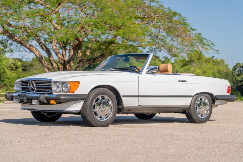 1988 Mercedes-Benz 560 sold at auction for $31,999