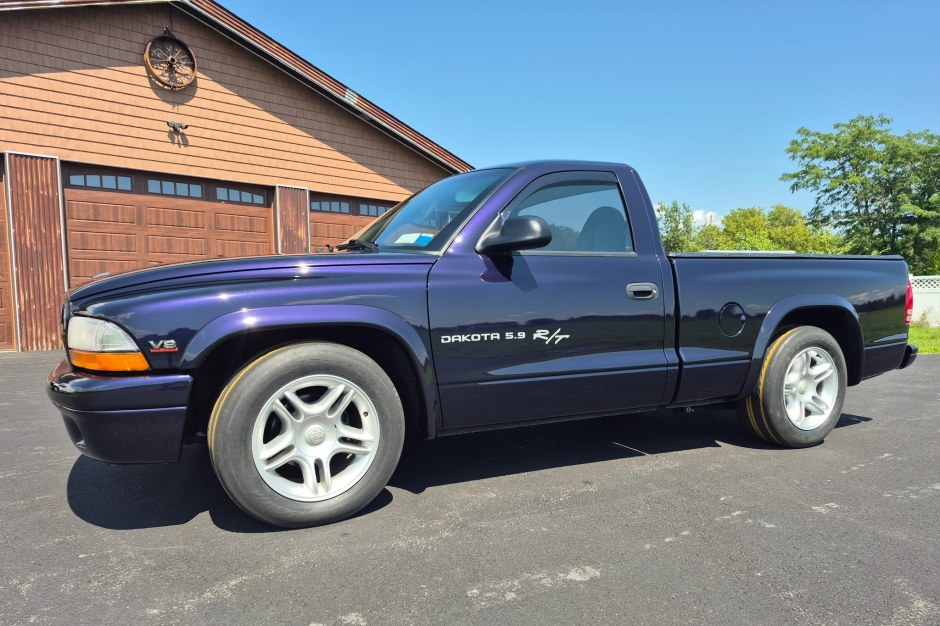 1999 Dodge Dakota sold at auction for $23,250