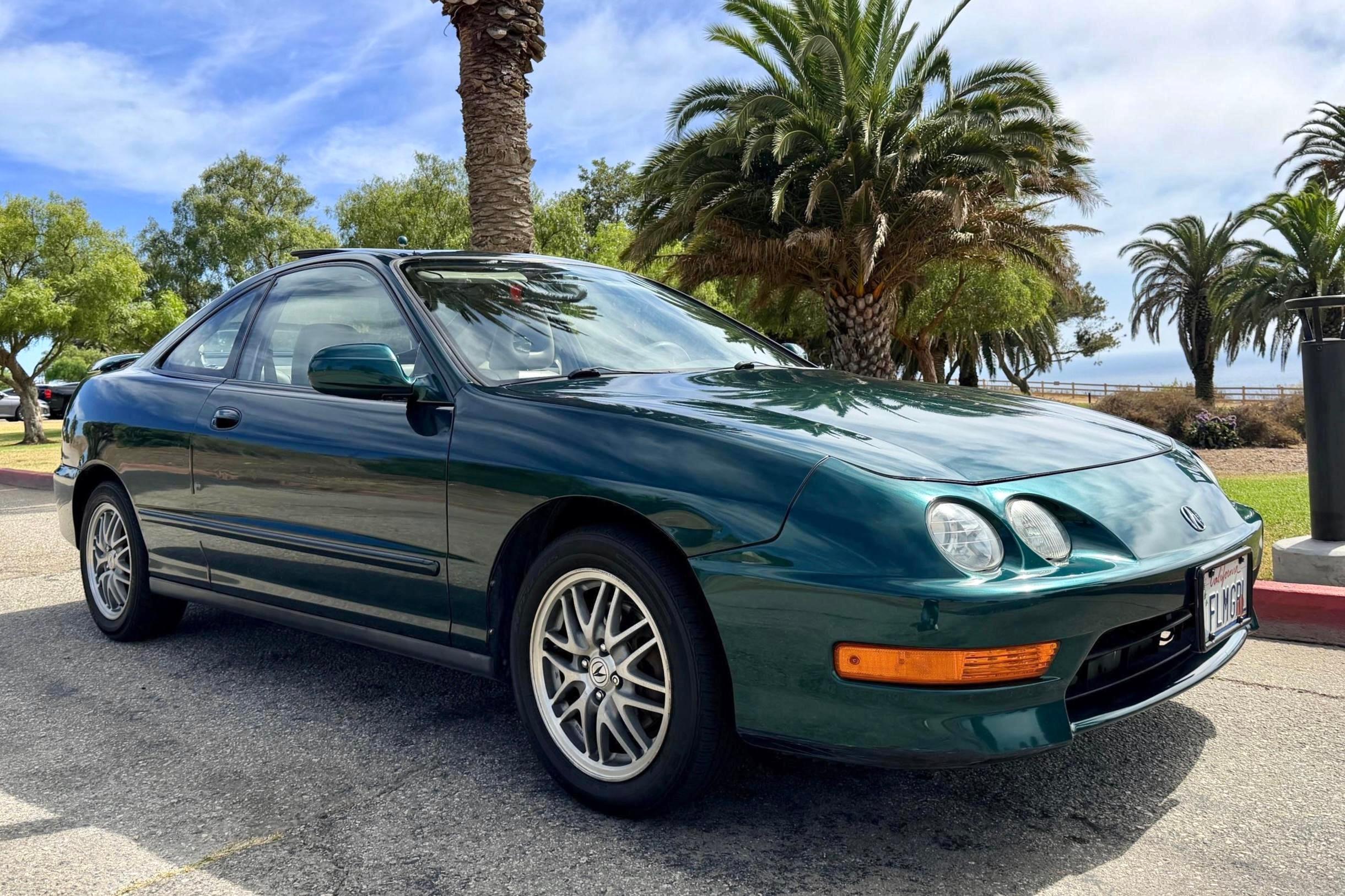 1999 Acura Integra sold at auction for $6,900