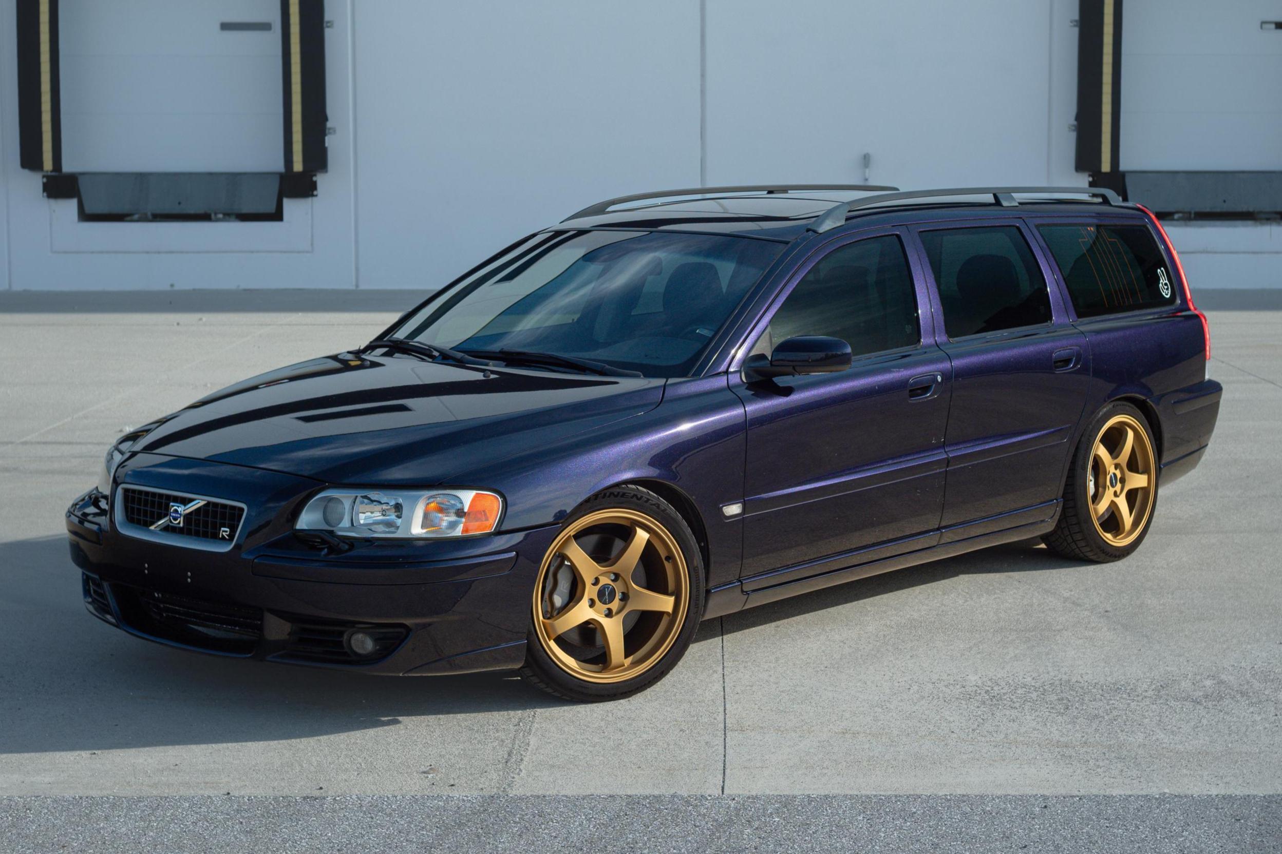 2006 Volvo V70 sold at auction for $7,300