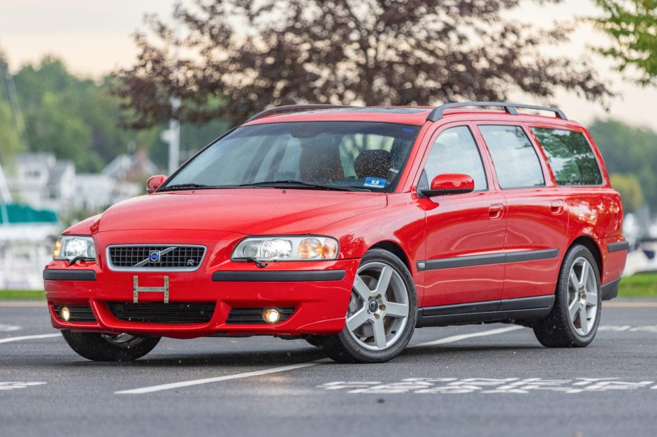 2004 Volvo V70 sold at auction for $17,000