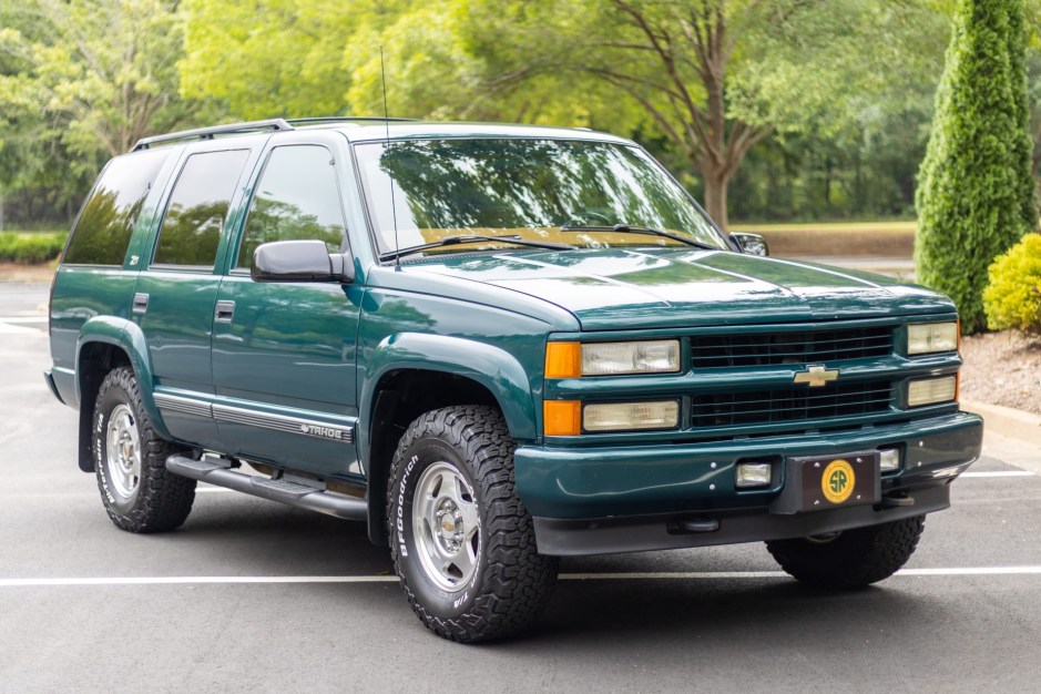 2000 Chevrolet Tahoe sold at auction for $17,500