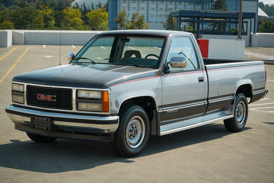 1992 GMC Sierra sold at auction for $6,100