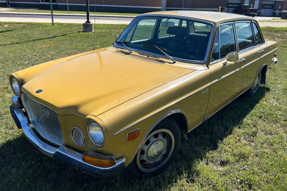1971 Volvo 140 Series sold at auction for $3,550